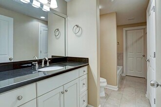 Building Photo - 914 Main St