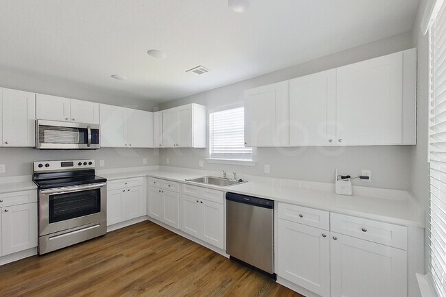 Foto del edificio - 104 Cottage Grove Rd