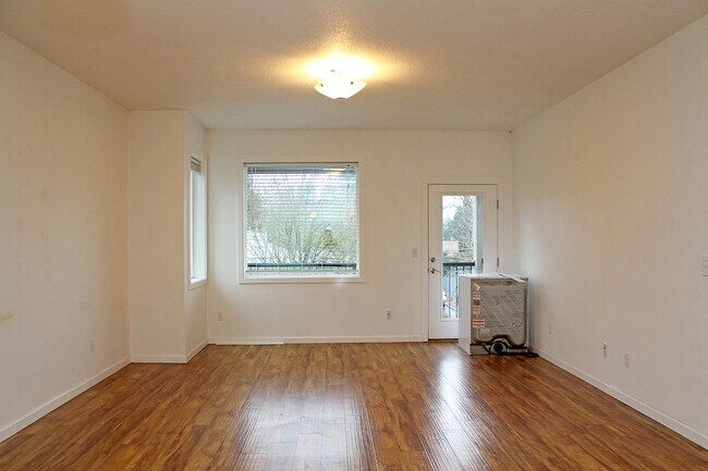 Building Photo - 1555 N Willis Blvd