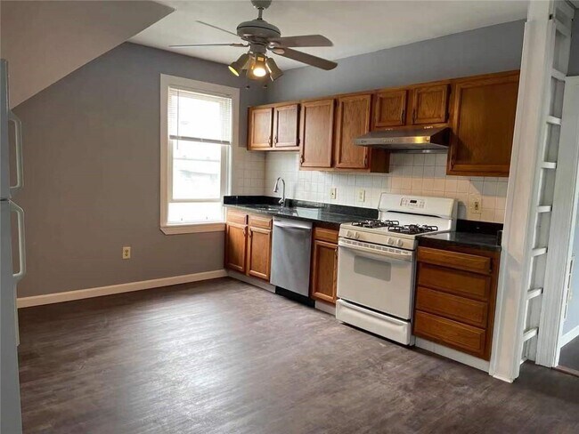 Foto del edificio - 214 Pleasant St