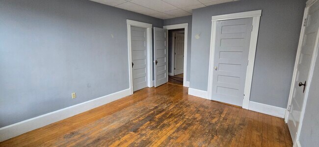 Building Photo - 144 Elm St