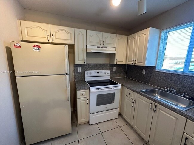 Foto del edificio - 1261 SE 31st Ct