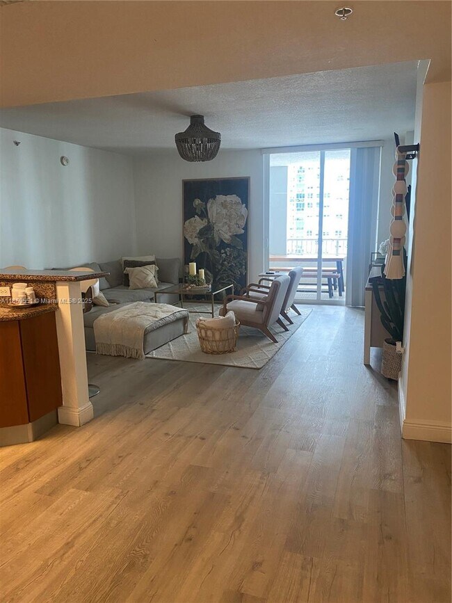 Foto del edificio - 170 SE 14th St