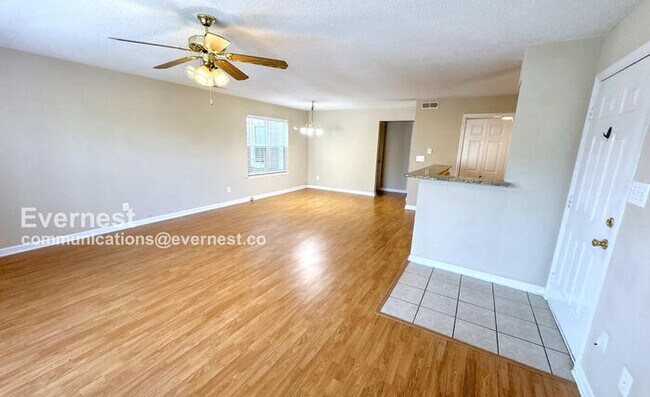 Foto del edificio - 319 Waters Edge Ln