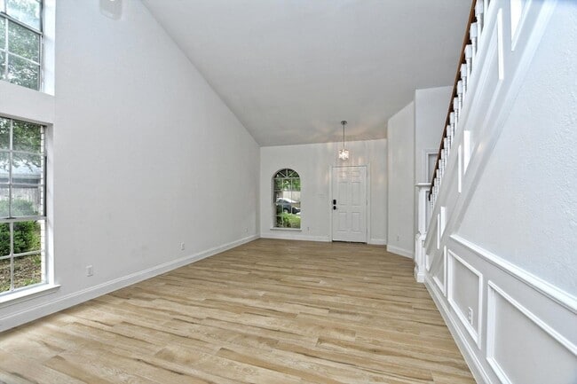 Building Photo - 17607 Klamath Falls Dr