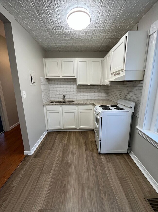 Building Photo - 212 W Lee St