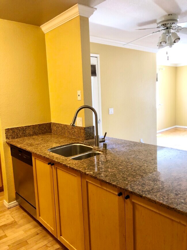 Building Photo - 3440 Lebon Dr