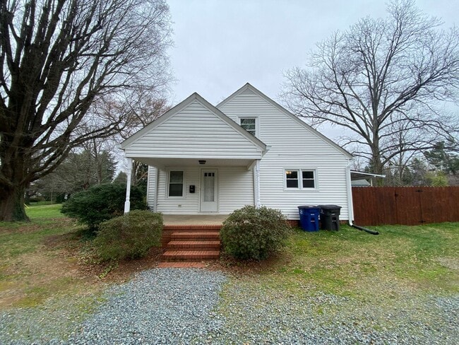 Building Photo - 4025 Robinhood Road