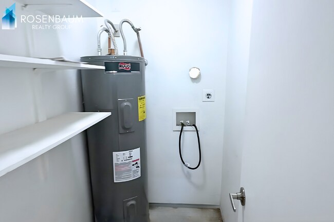 Building Photo - 713 W 1st Ave