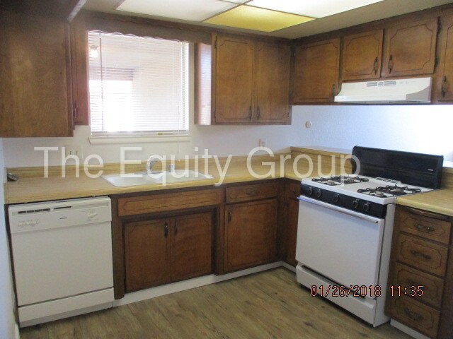 Building Photo - 150 S Peppertree St