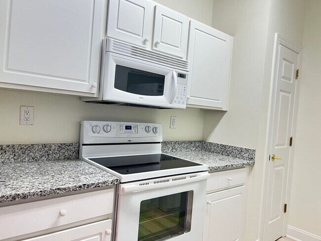 Foto del edificio - Available Now! First Floor, 3 Bedroom, 2 Bath Windsor Green Condo in Carolina Forest!!