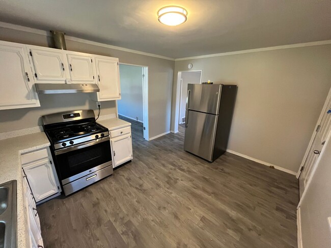 Foto del edificio - Renovated 3 bedroom 1 Bath with Detached G...