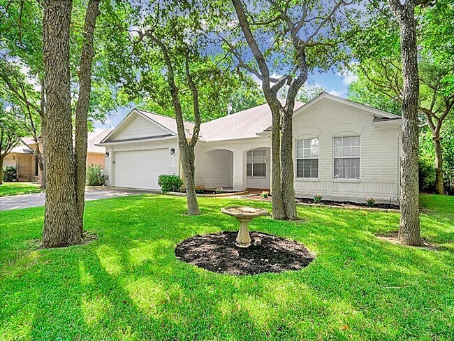 Building Photo - 3017 Plantation Dr