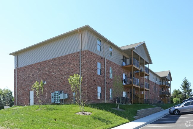 Stone Crest Apartments New Albany In Apartments Com Stone Crest Apartments New Albany In Apartments Com