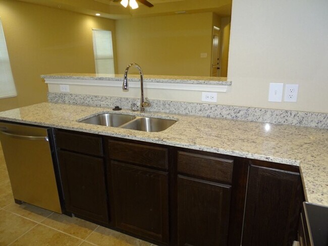 Foto del edificio - 6414 Luglio Ln