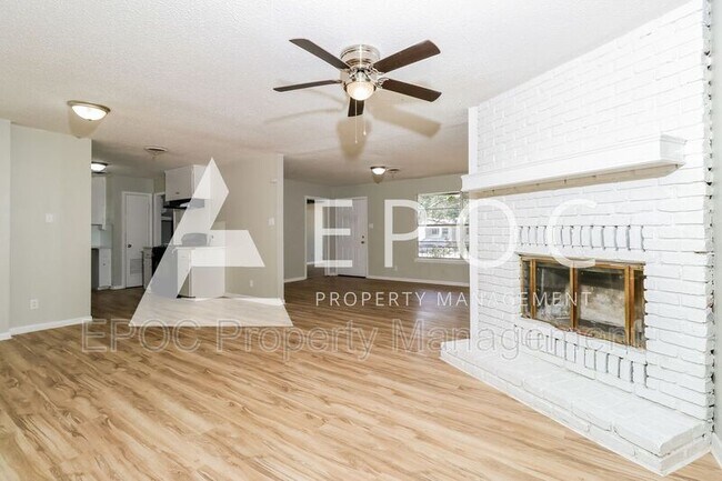 Foto del edificio - 1402 Duvall Dr