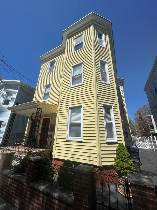 Building Photo - 5 Palermo St