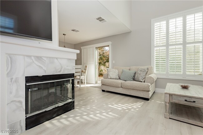 Foto del edificio - 2345 Cliffwood Dr