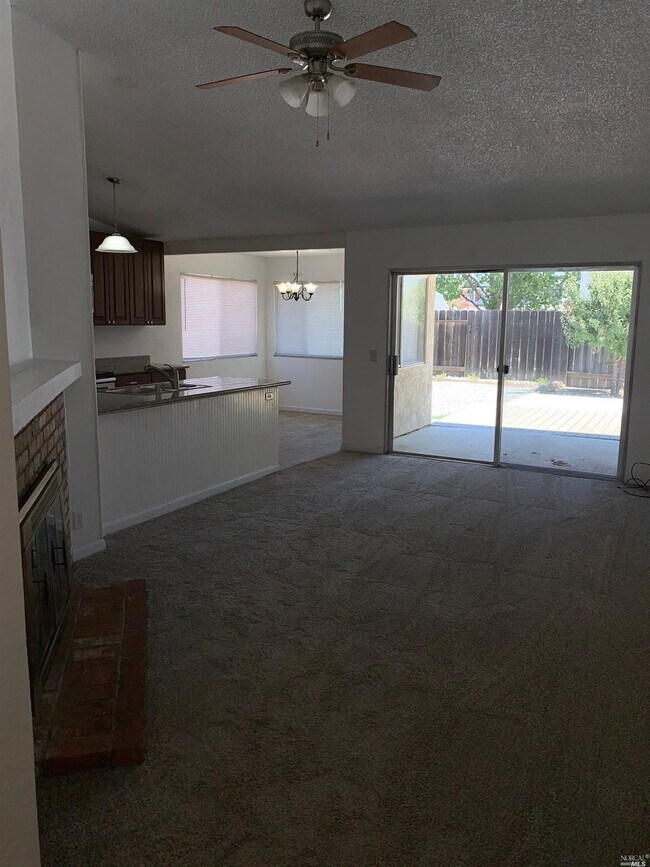 Building Photo - 203 Providence Pl