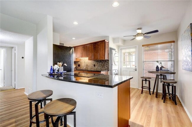 Building Photo - 901 E Oltorf St