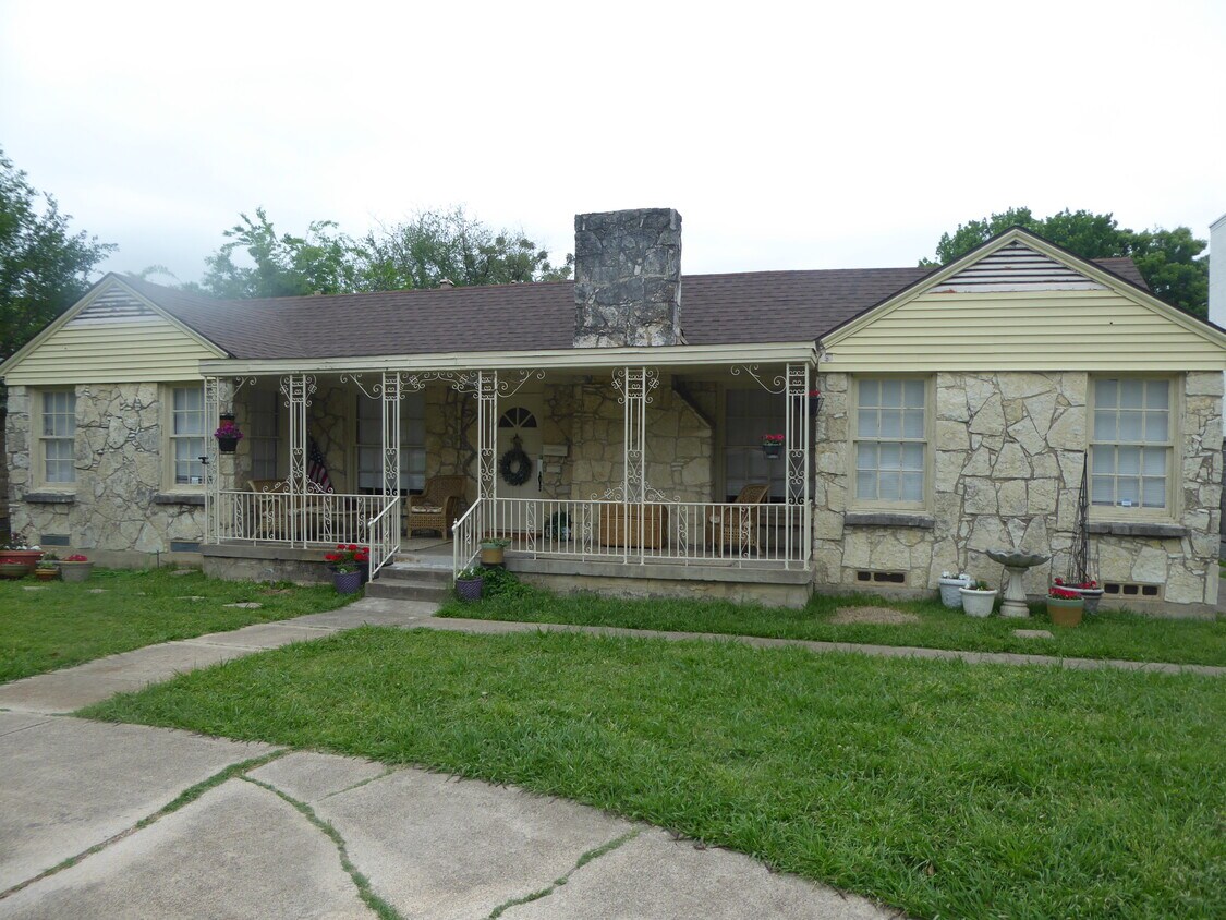 Primary Photo - 3012 Lovers Ln