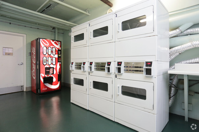 Laundry Room - 850 Argyle Place