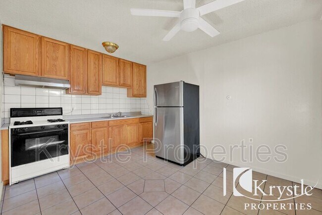 Building Photo - 647 E I St
