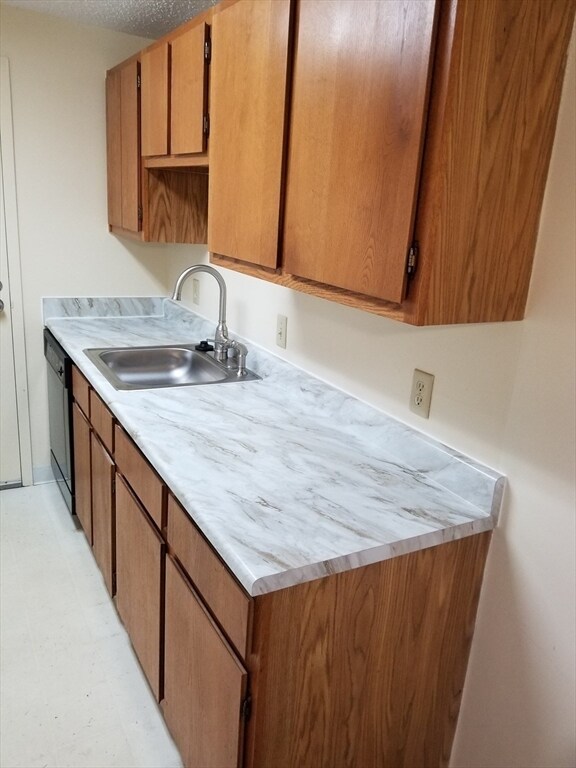 Foto del edificio - 34 Silver Hill Ln