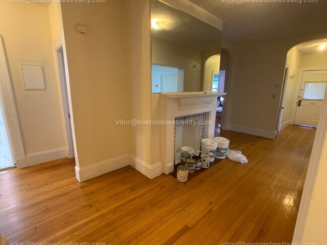 Foto del edificio - 80 Corey Rd