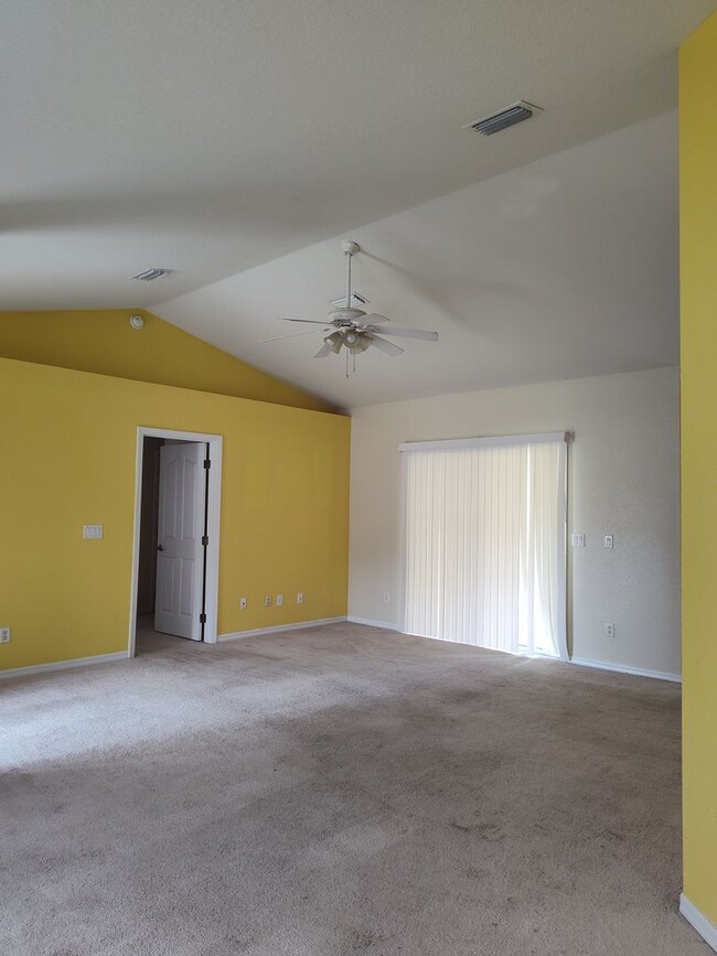 Building Photo - Inviting 3 Bedroom, 2 Bath Home in Desirab...