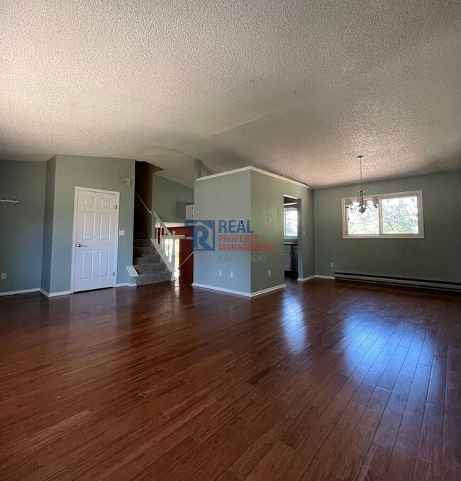 Foto del edificio - 3207 Camelot Dr