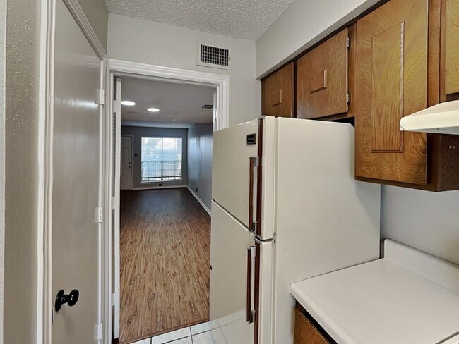 Foto del edificio - 931 Roaring Springs Rd