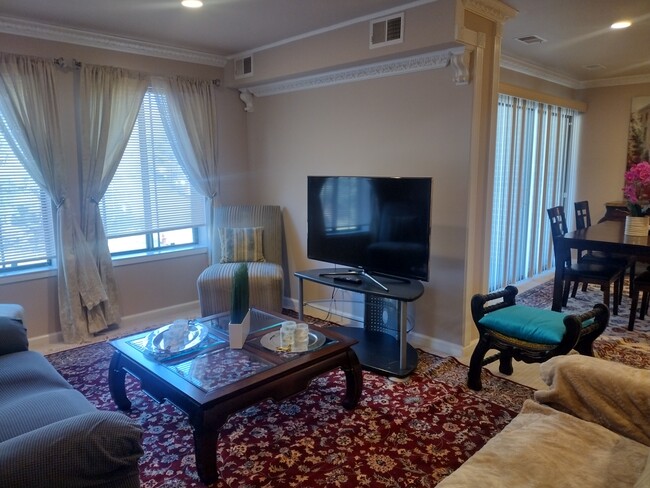 FULLY FURNISHED UNIT! - 5805 Edson Ln