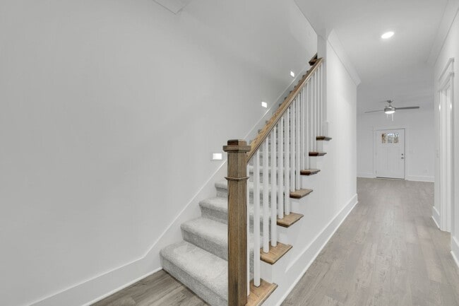 Building Photo - Luxury Downtown Townhome!