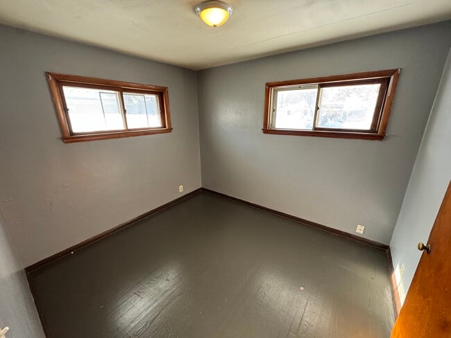 Building Photo - 5827 N 65th St