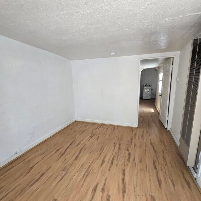 Foto del edificio - 110 Mesa St SE