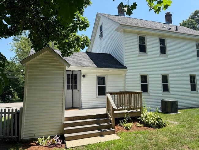 Building Photo - 387 Main St