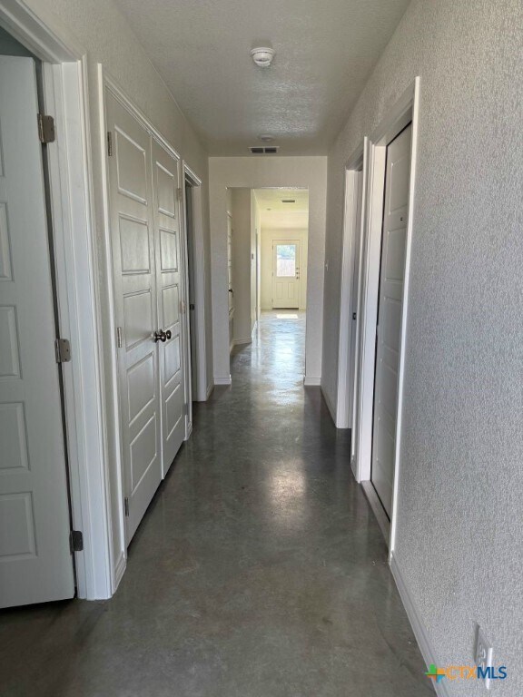 Foto del edificio - 1125 Lindsey Dr