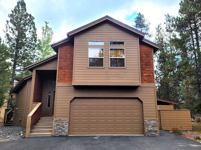 Foto del edificio - Hank's Hideaway in Sunriver, Furnished, all Utilities Included. Gym access, Hot Tub. 30-day Minim...