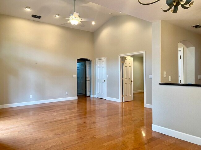 Foto del edificio - 8008 Fox Meadow Ln