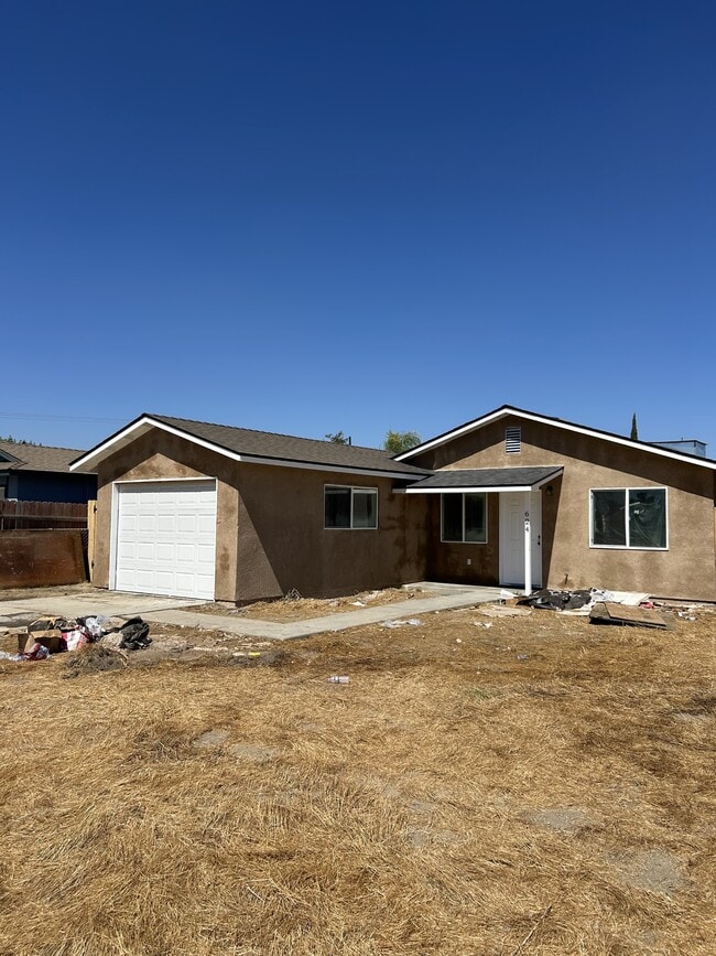 Building Photo - 624 N Smith Rd