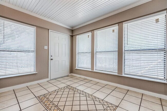 Building Photo - 312 Mockingbird Ln