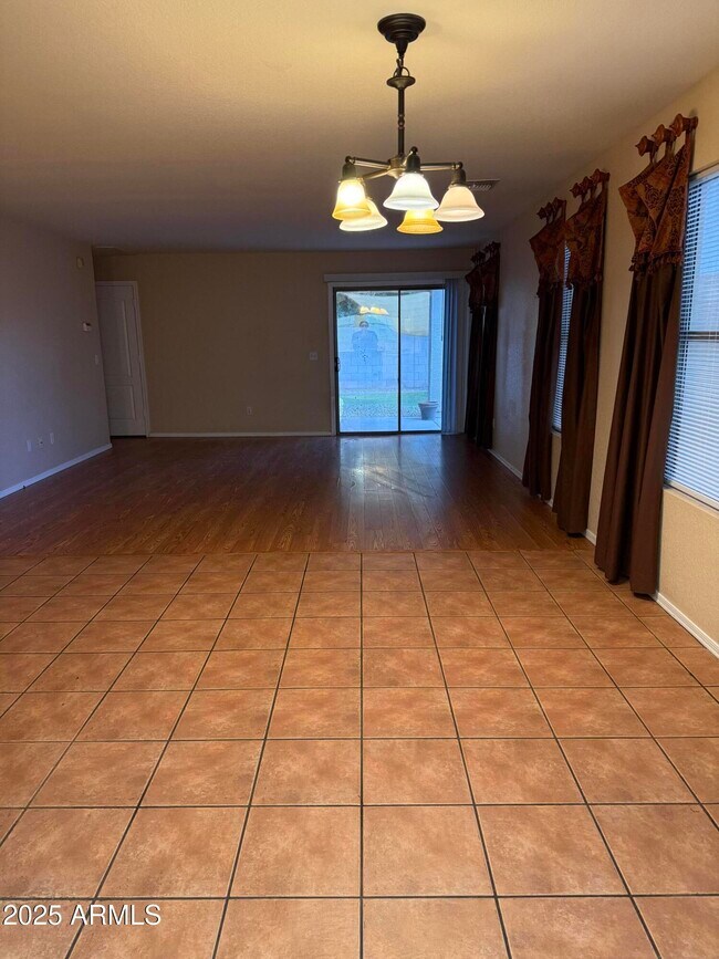 Foto del edificio - 17017 W Rimrock St