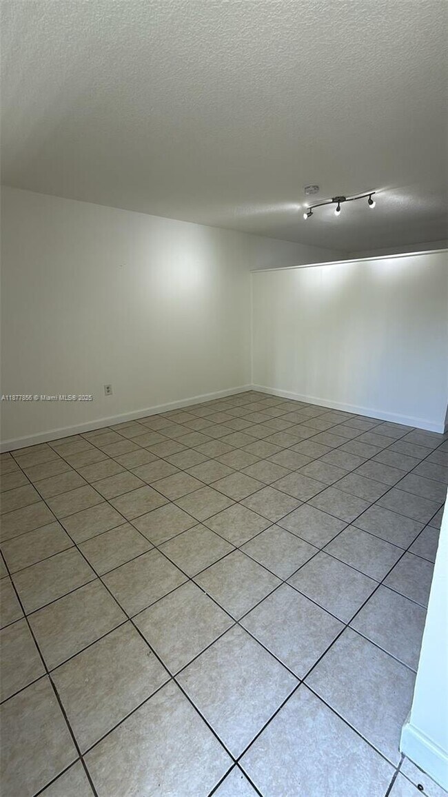 Foto del edificio - 8075 SW 73rd Ave