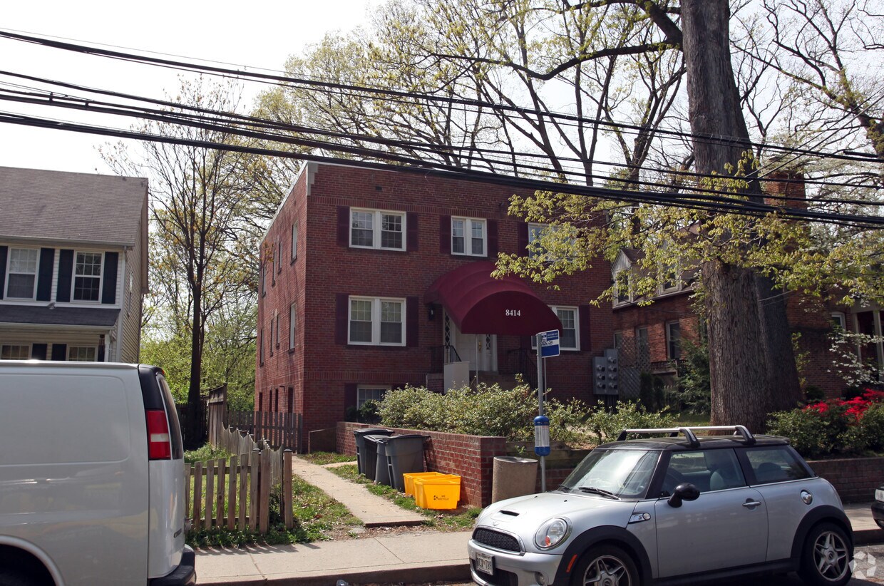 Building Photo - 8414 Flower Ave
