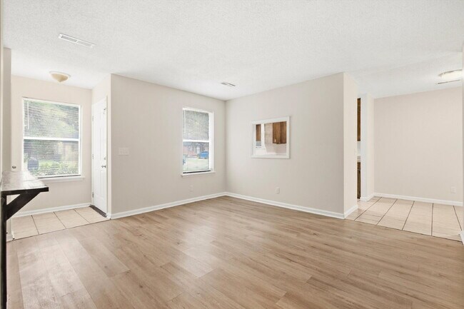 Building Photo - 346 Dorchester Manor Blvd