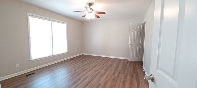 Foto del edificio - 206 S Hillcrest Dr
