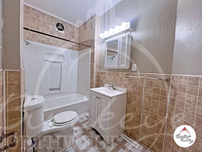 Building Photo - 3 Bedroom House - North Toledo