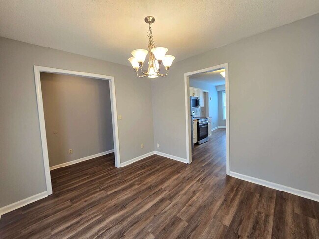 Foto del edificio - 1729 Crestview Dr