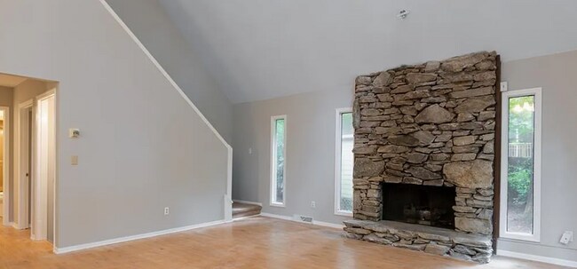 Foto del edificio - 4 Oak Moss Ct